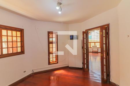Casa à venda com 450m², 5 quartos e 4 vagas Casa à venda com 450m², 5 quartos e 4 vagasSala TV