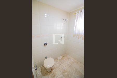 Casa à venda com 450m², 5 quartos e 4 vagas Casa à venda com 450m², 5 quartos e 4 vagasBanheiro Social ( Baixo )