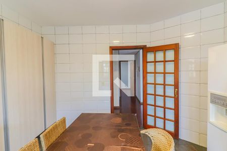 Casa à venda com 450m², 5 quartos e 4 vagas Casa à venda com 450m², 5 quartos e 4 vagasCozinha