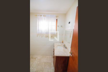 Casa à venda com 450m², 5 quartos e 4 vagas Casa à venda com 450m², 5 quartos e 4 vagasBanheiro Social ( Baixo )