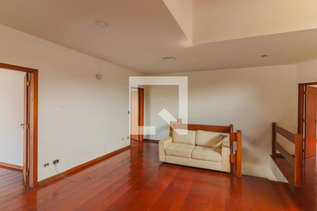 Casa à venda com 450m², 5 quartos e 4 vagas Casa à venda com 450m², 5 quartos e 4 vagasSala Entre Suites