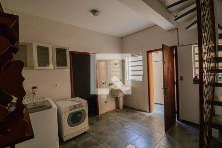 Casa à venda com 450m², 5 quartos e 4 vagas Casa à venda com 450m², 5 quartos e 4 vagasLavanderia