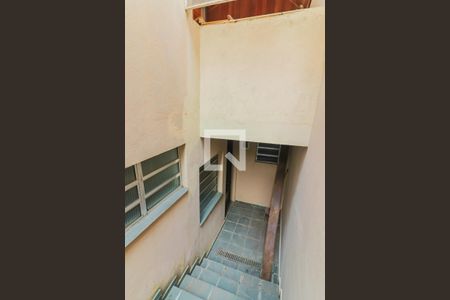 Casa à venda com 450m², 5 quartos e 4 vagas Casa à venda com 450m², 5 quartos e 4 vagasCorredor Lateral