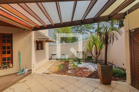 Casa à venda com 450m², 5 quartos e 4 vagas Casa à venda com 450m², 5 quartos e 4 vagasGaragem