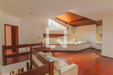 Casa à venda com 450m², 5 quartos e 4 vagas Casa à venda com 450m², 5 quartos e 4 vagasSala Entre Suites