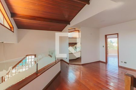 Casa à venda com 450m², 5 quartos e 4 vagas Casa à venda com 450m², 5 quartos e 4 vagasSala Entre Suites