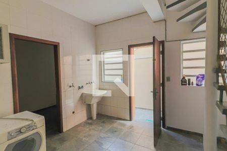 Casa à venda com 450m², 5 quartos e 4 vagas Casa à venda com 450m², 5 quartos e 4 vagasLavanderia