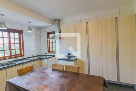 Casa à venda com 450m², 5 quartos e 4 vagas Casa à venda com 450m², 5 quartos e 4 vagasCozinha