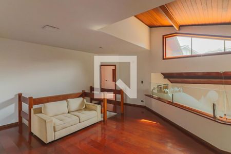 Casa à venda com 450m², 5 quartos e 4 vagas Casa à venda com 450m², 5 quartos e 4 vagasSala Entre Suites