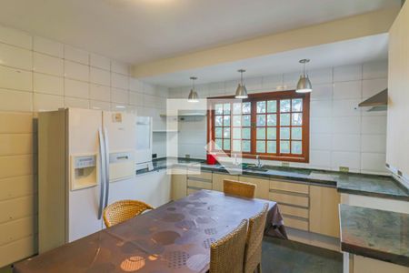 Casa à venda com 450m², 5 quartos e 4 vagas Casa à venda com 450m², 5 quartos e 4 vagasCozinha