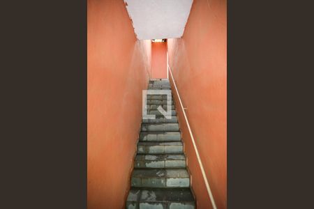 Casa para alugar com 60m², 1 quarto e sem vagaEscada de entrada da casa