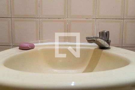 Casa à venda com 95m², 2 quartos e 2 vagasBanheiro Social Detalhe