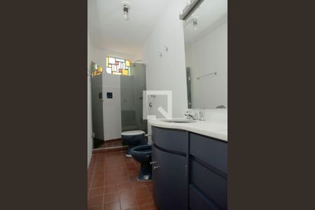 Banheiro de apartamento para alugar com 1 quarto, 49m² em São João, Porto Alegre