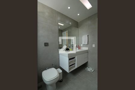 Casa de condomínio à venda com 240m², 3 quartos e 2 vagasBanheiro Social