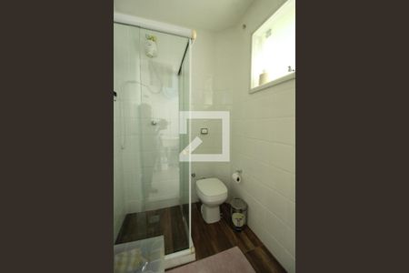 Casa de condomínio à venda com 240m², 3 quartos e 2 vagasBanheiro de serviço