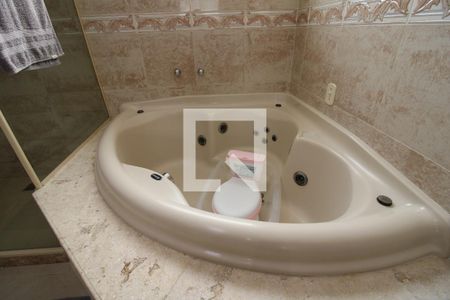 Casa de condomínio à venda com 240m², 3 quartos e 2 vagasBanheiro da Suíte