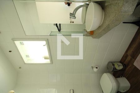 Casa de condomínio à venda com 240m², 3 quartos e 2 vagasBanheiro de serviço