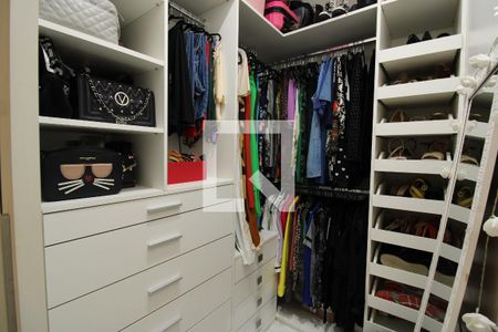 Casa de condomínio à venda com 240m², 3 quartos e 2 vagasCloset