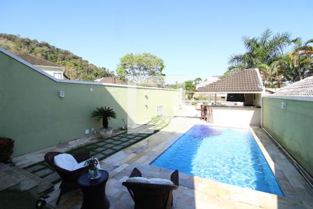 Casa de condomínio à venda com 240m², 3 quartos e 2 vagasÁrea Externa - Piscina