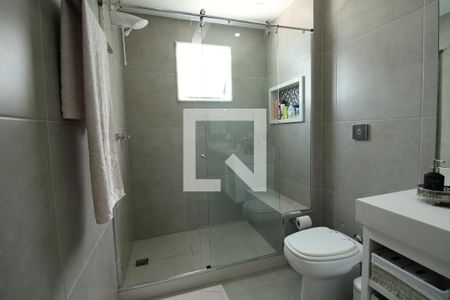 Casa de condomínio à venda com 240m², 3 quartos e 2 vagasBanheiro Social