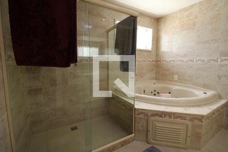 Casa de condomínio à venda com 240m², 3 quartos e 2 vagasBanheiro da Suíte