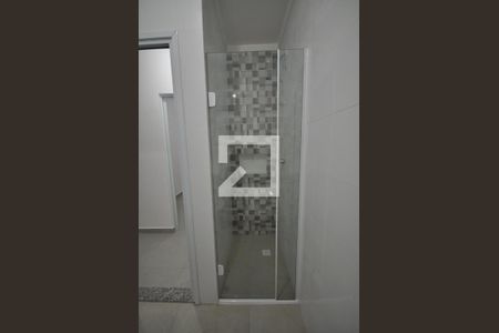 Banheiro de kitnet/studio para alugar com 1 quarto, 30m² em Vila Mazzei, São Paulo