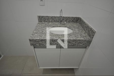 Banheiro de kitnet/studio para alugar com 1 quarto, 30m² em Vila Mazzei, São Paulo