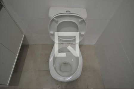 Banheiro de kitnet/studio para alugar com 1 quarto, 30m² em Vila Mazzei, São Paulo