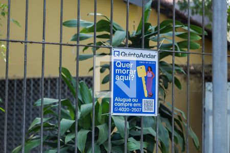 Casa à venda com 110m², 3 quartos e 2 vagas Casa à venda com 110m², 3 quartos e 2 vagasPlaquinha