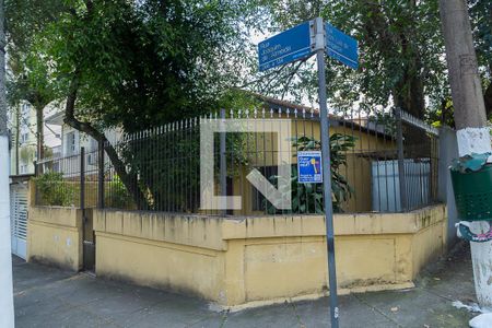 Casa à venda com 110m², 3 quartos e 2 vagas Casa à venda com 110m², 3 quartos e 2 vagasFachada