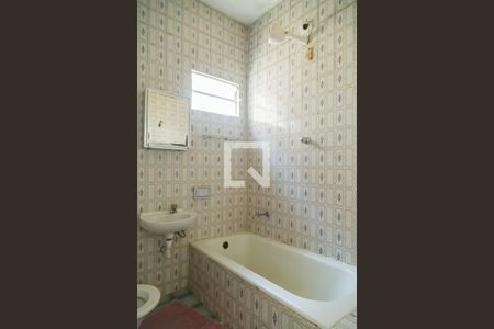 Casa à venda com 110m², 3 quartos e 2 vagas Casa à venda com 110m², 3 quartos e 2 vagasBanheiro Social