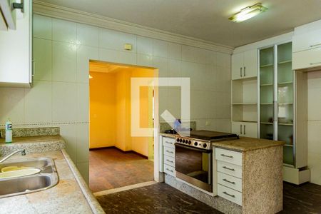 Casa para alugar com 530m², 4 quartos e 4 vagasCozinha