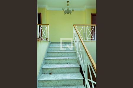 Casa para alugar com 530m², 4 quartos e 4 vagasEscada para as Suítes