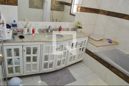 Casa à venda com 320m², 6 quartos e 3 vagasBanheiro da Suíte 1