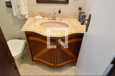 Casa à venda com 320m², 6 quartos e 3 vagasBanheiro da Suíte 2