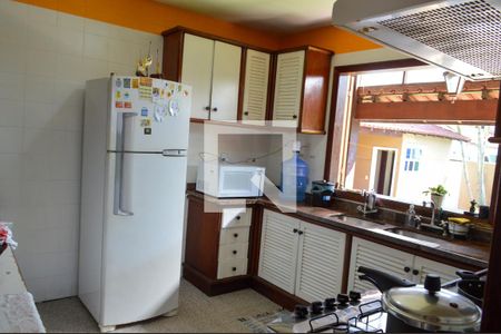 Casa à venda com 320m², 6 quartos e 3 vagasCozinha 