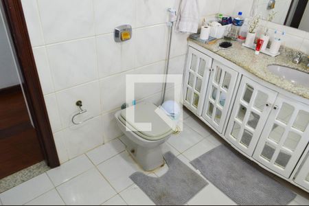 Casa à venda com 320m², 6 quartos e 3 vagasBanheiro da Suíte 1