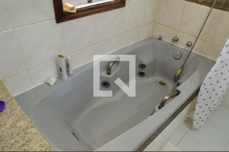 Casa à venda com 320m², 6 quartos e 3 vagasBanheiro da Suíte 1