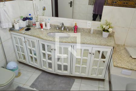 Casa à venda com 320m², 6 quartos e 3 vagasBanheiro da Suíte 1