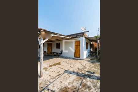 Casa à venda com 90m², 4 quartos e 2 vagas Casa à venda com 90m², 4 quartos e 2 vagasQuintal