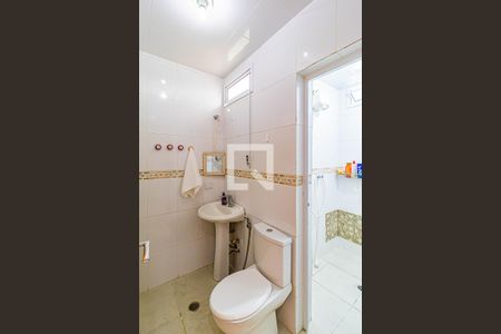 Casa à venda com 300m², 3 quartos e 2 vagasEdícula - Banheiro