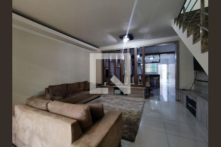 Sala de casa à venda com 3 quartos, 260m² em Cabral, Contagem