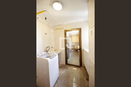 Apartamento à venda com 131m², 3 quartos e 2 vagas Apartamento à venda com 131m², 3 quartos e 2 vagasLavanderia