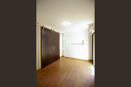 Apartamento à venda com 131m², 3 quartos e 2 vagas Apartamento à venda com 131m², 3 quartos e 2 vagasQuarto 2