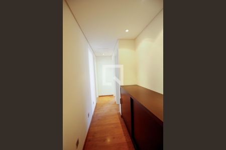 Apartamento à venda com 131m², 3 quartos e 2 vagas Apartamento à venda com 131m², 3 quartos e 2 vagasCorredor Quartos/Cozinha