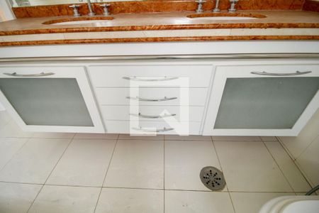 Apartamento à venda com 131m², 3 quartos e 2 vagas Apartamento à venda com 131m², 3 quartos e 2 vagasSuíte Quarto 2