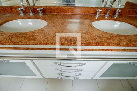 Apartamento à venda com 131m², 3 quartos e 2 vagas Apartamento à venda com 131m², 3 quartos e 2 vagasSuíte Quarto 2