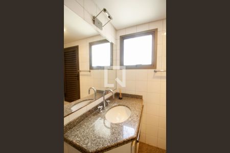 Apartamento à venda com 131m², 3 quartos e 2 vagas Apartamento à venda com 131m², 3 quartos e 2 vagasBanheiro Social