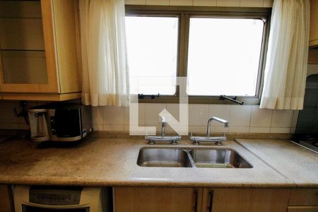 Apartamento à venda com 131m², 3 quartos e 2 vagas Apartamento à venda com 131m², 3 quartos e 2 vagasCozinha