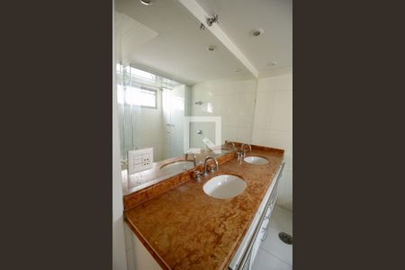 Apartamento à venda com 131m², 3 quartos e 2 vagas Apartamento à venda com 131m², 3 quartos e 2 vagasSuíte Quarto 2